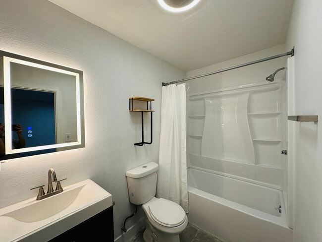 Building Photo - 2707 Cridge St