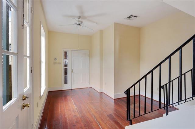Building Photo - 2431 Chartres St