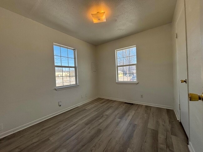 Building Photo - 921 N Fulbright Ave