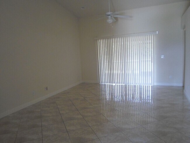 Photo - First Month Free if LEASE SIGNED BEFORE 9.... Apartment