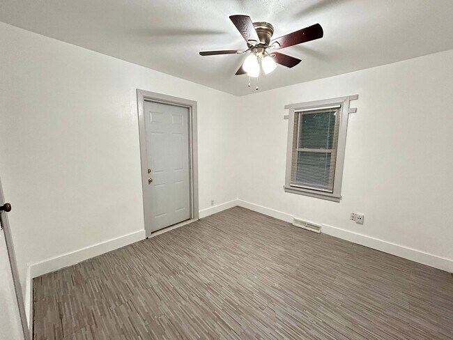 Foto del edificio - 105 E Parkwood Dr
