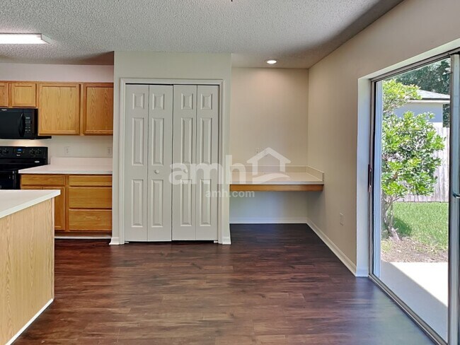 Foto del edificio - 3428 Alec Dr