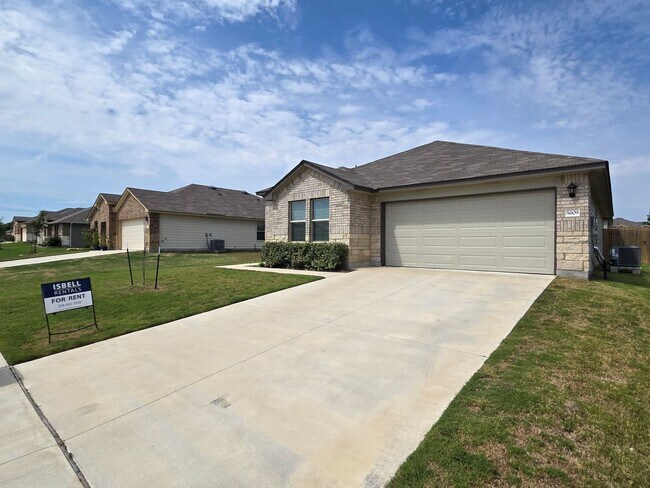 Foto del edificio - NEW IN MANAGEMENT - AVAILABLE NOW!