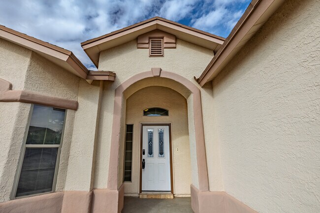 Foto del edificio - 14381 Alma Point Dr