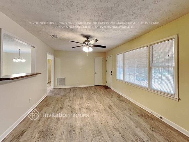 Building Photo - 3500 Rogers Dr