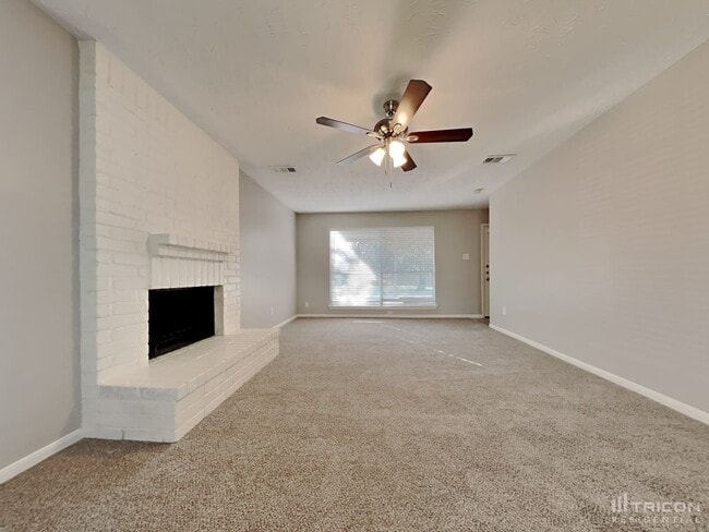 Building Photo - 14811 Cypress Ridge Dr