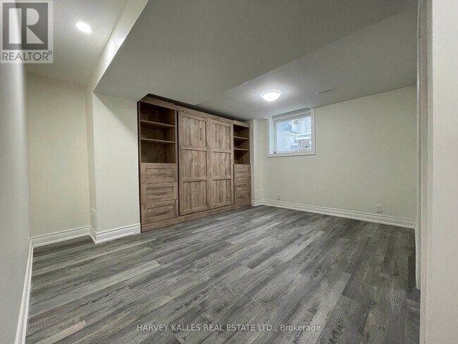 Building Photo - 14 Stable Gate