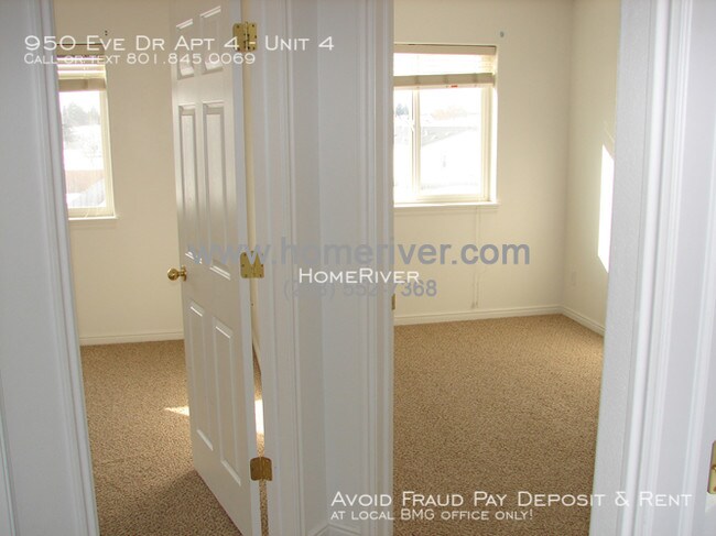 Building Photo - 950 Eve Dr
