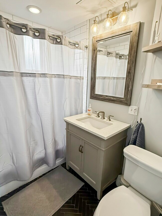 Foto del edificio - 661 E 7th St
