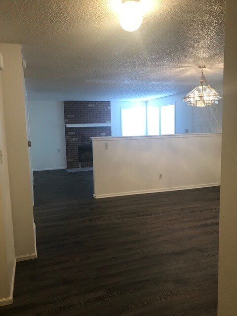 Building Photo - Three Bedroom Duplex Available In Longmont
