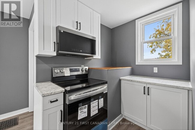 Building Photo - 117 Sterling St