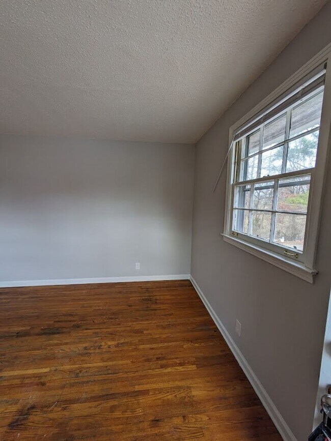 Building Photo - Martha Lane-414