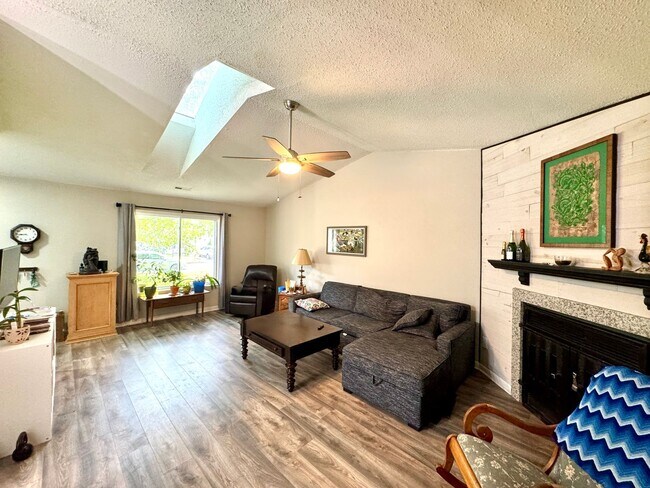 Foto del edificio - WELCOME HOME!!  3 bedroom/2 bath home in R...