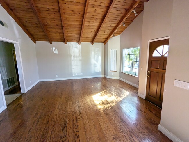 Living room with vaulted ceilings - 3972 Ecochee Ave