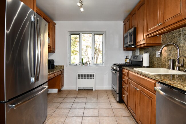 Foto del edificio - 5301 Westbard Cir