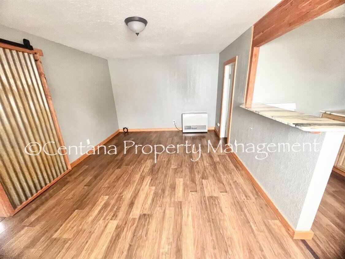 Foto principal - 611 E 6th St