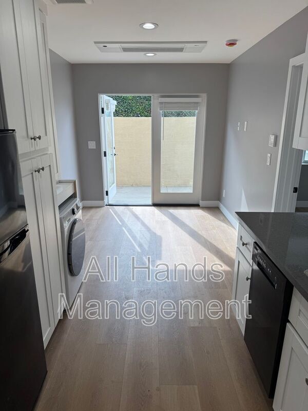 Building Photo - 2828 E Mariquita St