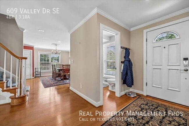 Photo - 609 Valley Dr SE- House