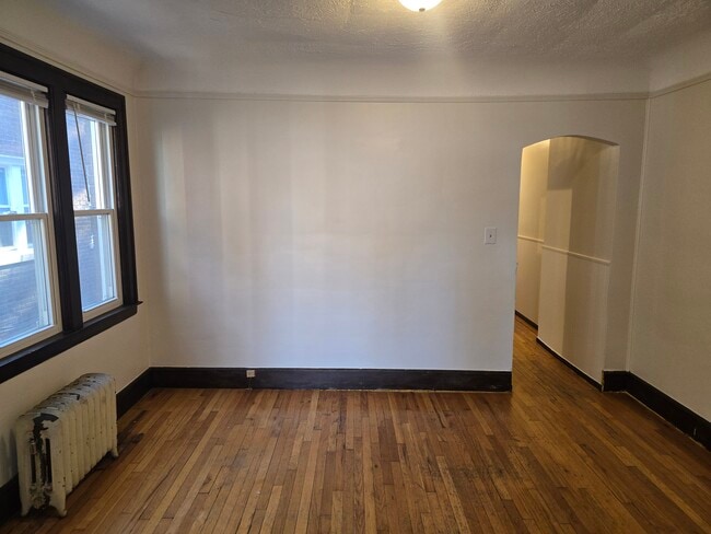 Building Photo - 843 Beaconsfield Ave