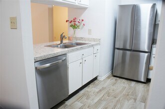 Building Photo - 2023 Gentryside Dr