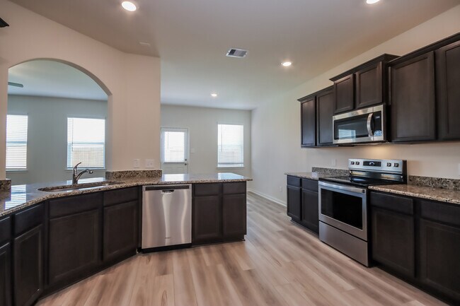 Foto del edificio - 5810 Sapphire Lagoon Rd