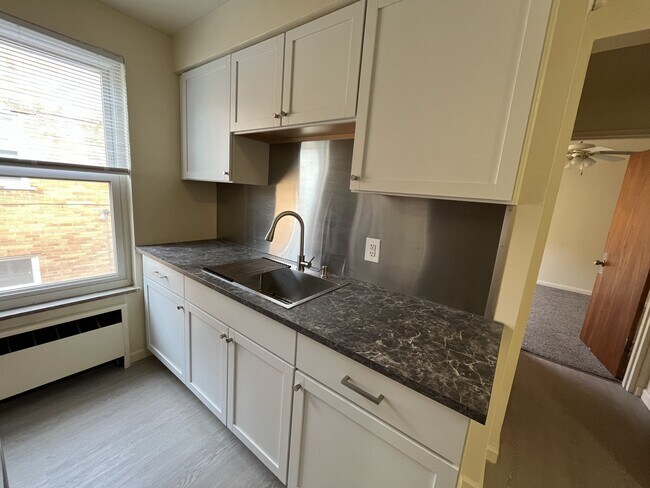 Foto del edificio - 6842 Montgomery Rd