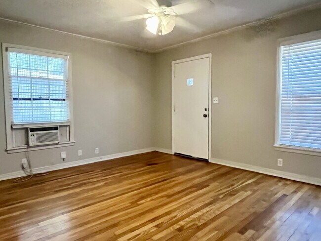 Foto del edificio - Charm, Comfort and Convenience!