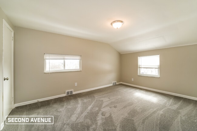 Building Photo - 175 Mahoning Dr