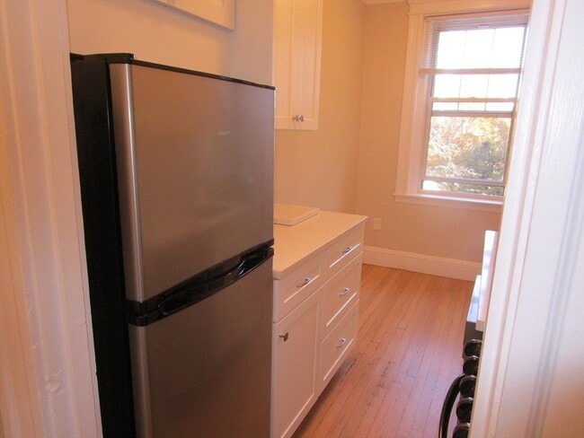 Building Photo - 122 Riverway