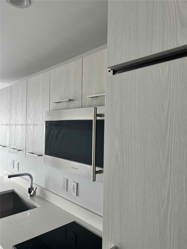 Foto del edificio - 45 SW 9th St