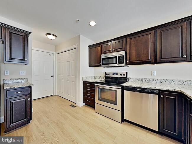 Foto del edificio - 125 Surrey Ct
