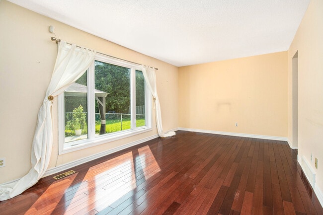 Building Photo - 75 Dalehurst Dr