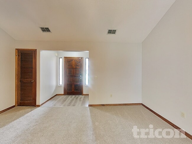 Building Photo - 10660 Squires Ct