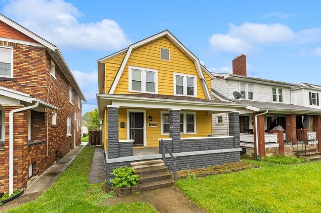 Foto del edificio - Charming 3-Bed Dutch Colonial with Modern Updates & Massive Yard – Minutes from German Village!