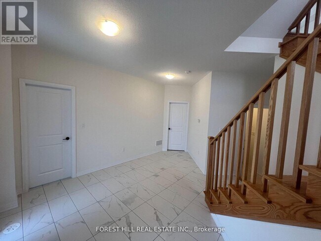 Building Photo - 146 De La Roche Dr