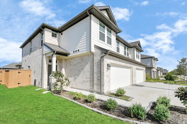 Foto del edificio - Welcome to the Hickory — Contemporary Comfort, Beautifully Balanced.
