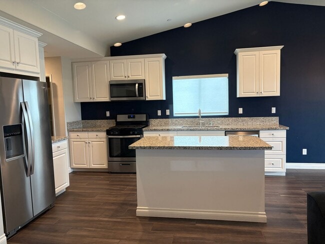 Building Photo - Modern 5-Bedroom Home with Solar – Great C...