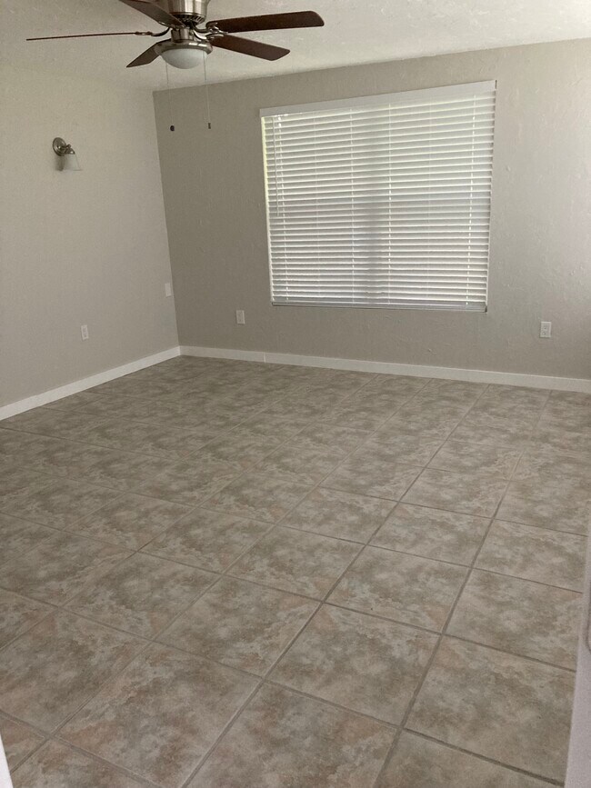 Foto del edificio - 5312 16th St W