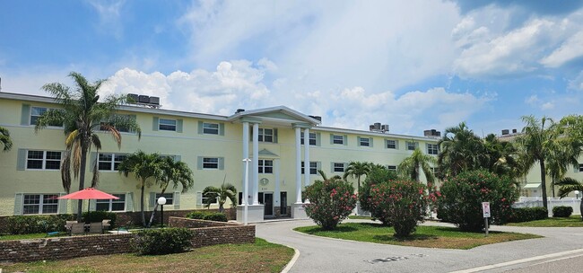 Foto del edificio - Cape Canaveral Condo Including Water.