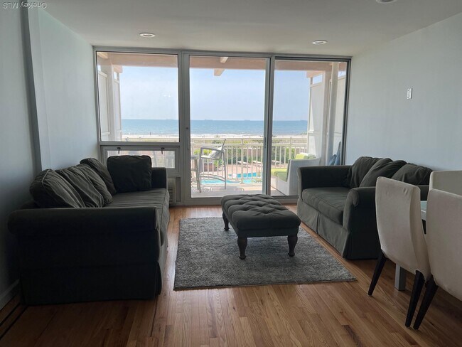 Foto del edificio - 830 Shore Rd