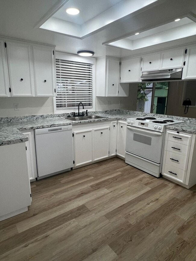 Building Photo - ALL NEW...Flooring/Fixtures/Paint...MUST SEE!