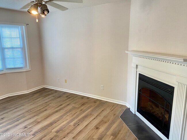 Building Photo - 2120 Flagstone Ct