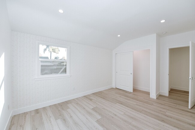Building Photo - Completely renovated! Single level cottage...