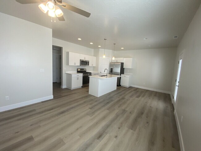 Foto del edificio - 4134 Baywood Dr
