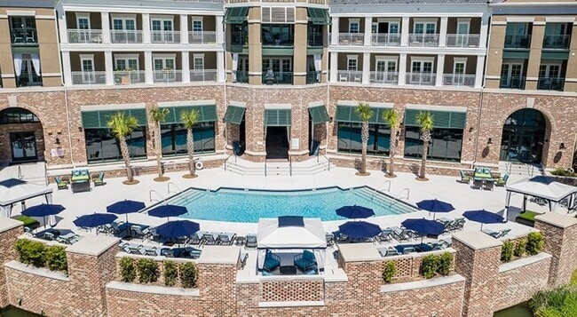 Building Photo - Simmons Park