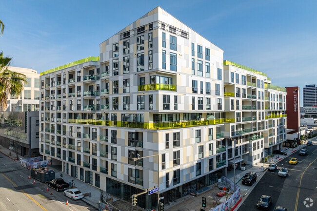 Building Photo - TENTEN Campus Glendale