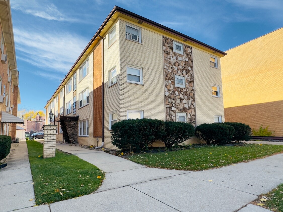 4930 N Lester Ave Unit 3C, Chicago, IL 60630 Apartments in Chicago