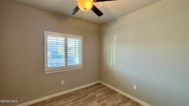 Foto del edificio - 13729 Samlesbury Ave