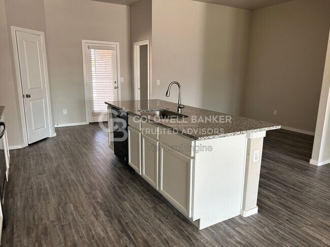 Building Photo - 2122 N Texas Ave