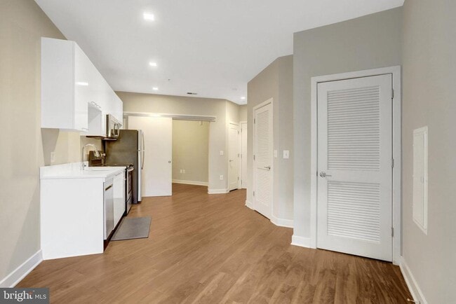 Building Photo - 989 S Buchanan St